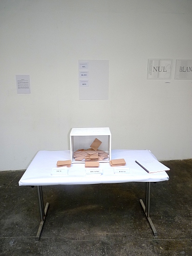 Nicolas Zimny installation 3 rien-urne - © Nicolas Zimny